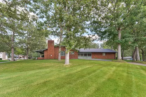 Exterior - 1214 W Beverly Hills Dr, Springfield, MO 65803 photo 4 of 12