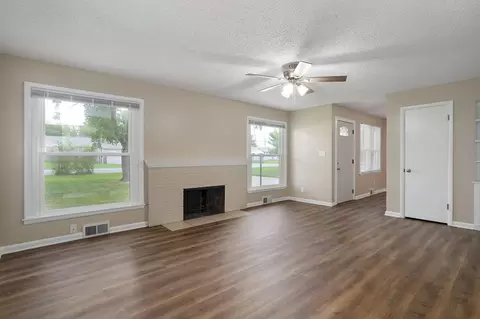 Living - 1840 S Glencrest Ave, Springfield, MO 65804 photo 2 of 6