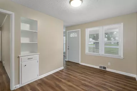 Living - 1840 S Glencrest Ave, Springfield, MO 65804 photo 4 of 6