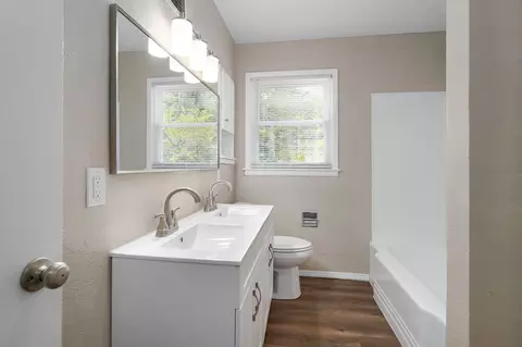 Bath - 1840 S Glencrest Ave, Springfield, MO 65804 photo 1 of 2