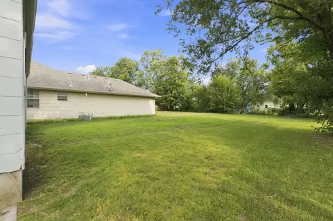 Exterior - 1925 W Atlantic St, Springfield, MO 65803 photo 9 of 10