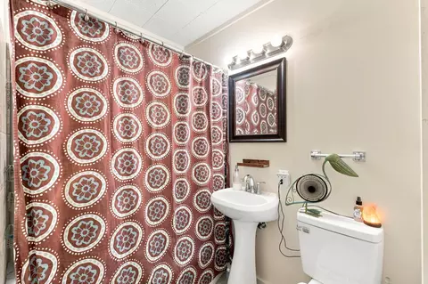 Bath - 1925 W Atlantic St, Springfield, MO 65803 photo 1 of 2