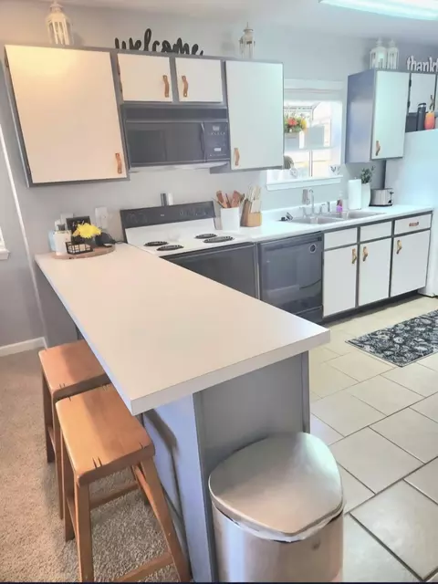 Kitchen - 25 Chickadee Ct #4, Branson, MO 65616 photo 1 of 2