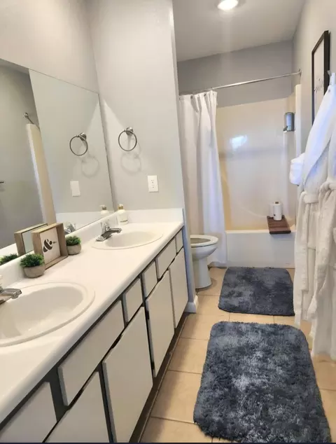 Bath - 25 Chickadee Ct #4, Branson, MO 65616 photo 1 of 4