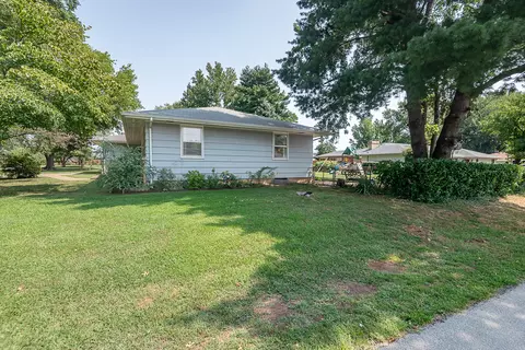 1918 S Luster Ave, Springfield, MO 65804 photo 4