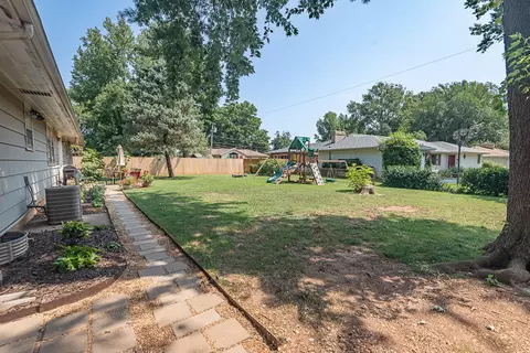 1918 S Luster Ave, Springfield, MO 65804 photo 5