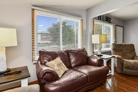 Living - 185 Buxton Rd, Forsyth, MO 65653 photo 3 of 3