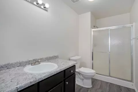 Bath - 2134 N Howard Ave, Springfield, MO 65803 photo 1 of 2