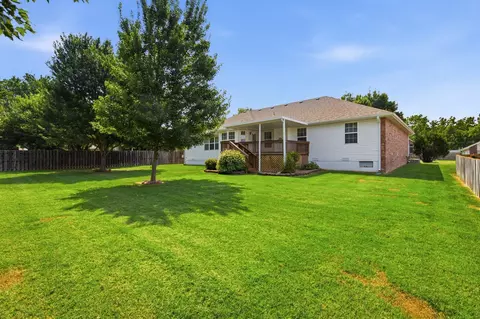 Exterior - 1611 E Barnes St, Ozark, MO 65721 photo 4 of 6