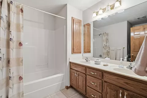 Bath - 1611 E Barnes St, Ozark, MO 65721 photo 2 of 2