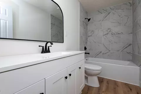 Bath - 2533 W Walnut St, Springfield, MO 65806 photo 1 of 1