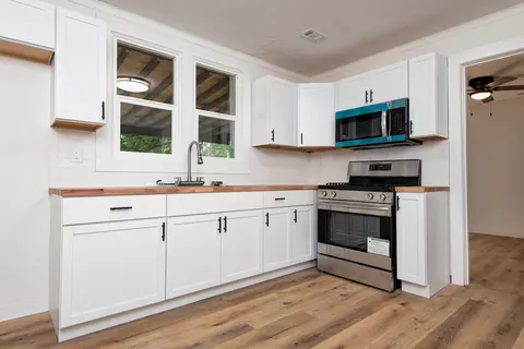 Kitchen - 2533 W Walnut St, Springfield, MO 65806 photo 2 of 3