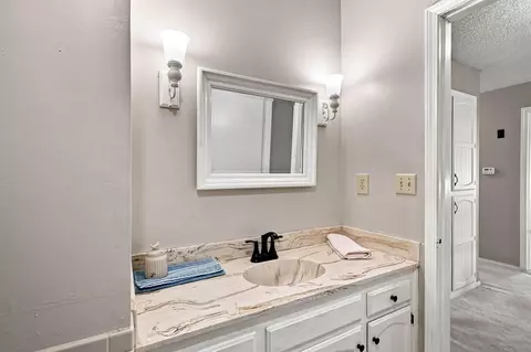 Bath - 4544 S Holland Ave, Springfield, MO 65810 photo 5 of 7