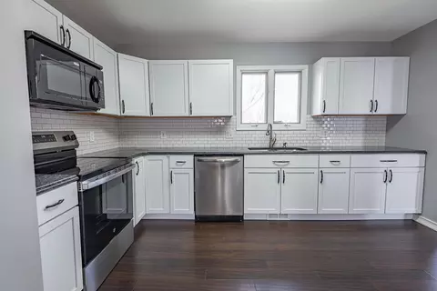 Kitchen - 1957 W Nottingham St, Springfield, MO 65810 photo 2 of 3