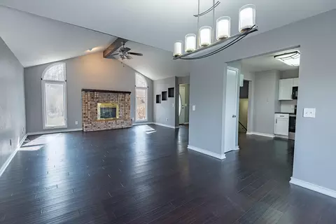 Living - 1957 W Nottingham St, Springfield, MO 65810 photo 6 of 8