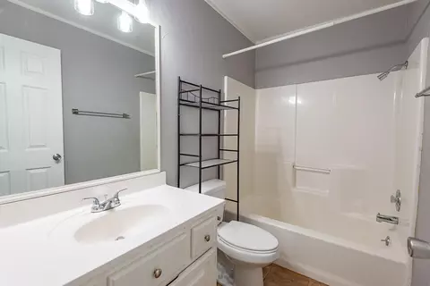 Bath - 1957 W Nottingham St, Springfield, MO 65810 photo 4 of 7