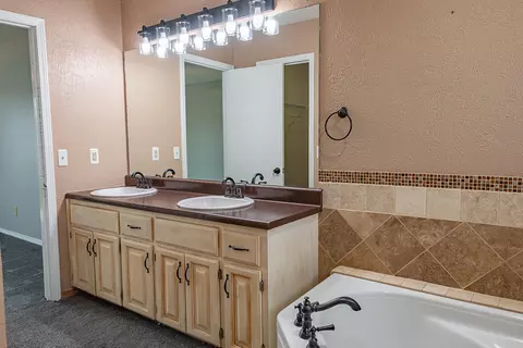 Bath - 1957 W Nottingham St, Springfield, MO 65810 photo 2 of 7