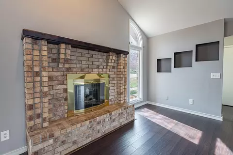 Living - 1957 W Nottingham St, Springfield, MO 65810 photo 3 of 8