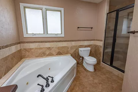 Bath - 1957 W Nottingham St, Springfield, MO 65810 photo 3 of 7
