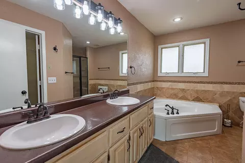 Bath - 1957 W Nottingham St, Springfield, MO 65810 photo 1 of 7