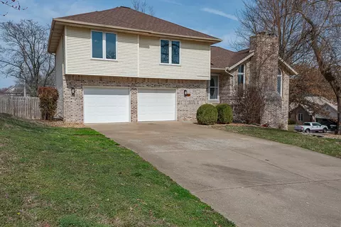 Exterior - 1957 W Nottingham St, Springfield, MO 65810 photo 3 of 10