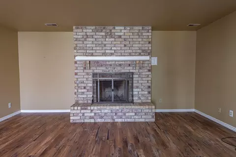 Living - 1957 W Nottingham St, Springfield, MO 65810 photo 8 of 8