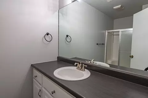 Bath - 1957 W Nottingham St, Springfield, MO 65810 photo 5 of 7