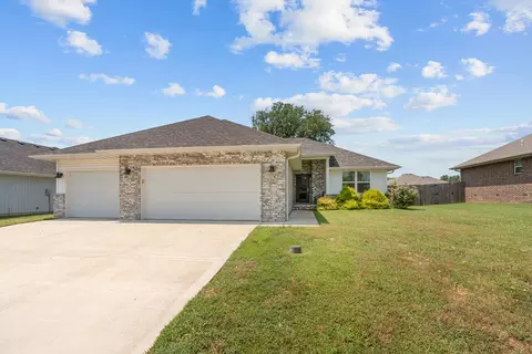Exterior - 1363 S Strasbourg Ave, Springfield, MO 65802 photo 2 of 9
