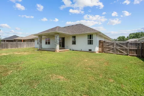 Exterior - 1363 S Strasbourg Ave, Springfield, MO 65802 photo 7 of 9