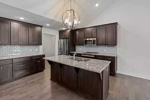 Kitchen - 1363 S Strasbourg Ave, Springfield, MO 65802 photo 2 of 4
