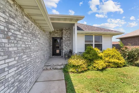 Exterior - 1363 S Strasbourg Ave, Springfield, MO 65802 photo 4 of 9