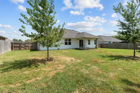Exterior - 1363 S Strasbourg Ave, Springfield, MO 65802 photo 8 of 9