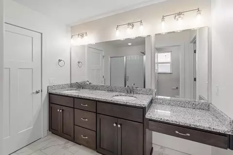 Bath - 1363 S Strasbourg Ave, Springfield, MO 65802 photo 1 of 5