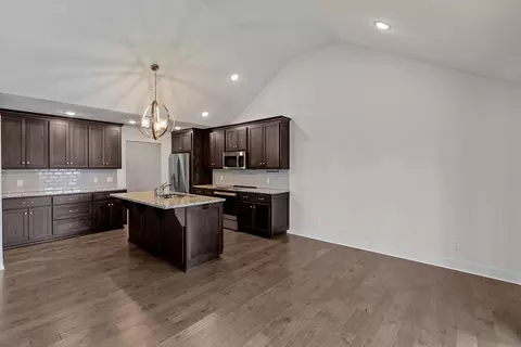 Kitchen - 1363 S Strasbourg Ave, Springfield, MO 65802 photo 1 of 4