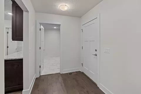 Entry Way - 1363 S Strasbourg Ave, Springfield, MO 65802 photo 3 of 3