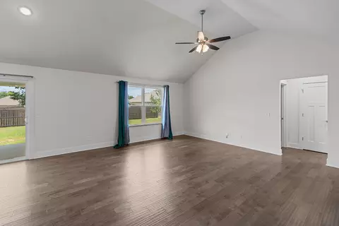 Living - 1363 S Strasbourg Ave, Springfield, MO 65802 photo 2 of 4