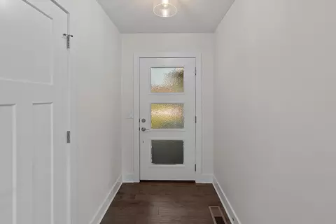 Entry Way - 1363 S Strasbourg Ave, Springfield, MO 65802 photo 1 of 3