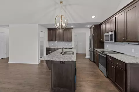 Kitchen - 1363 S Strasbourg Ave, Springfield, MO 65802 photo 3 of 4