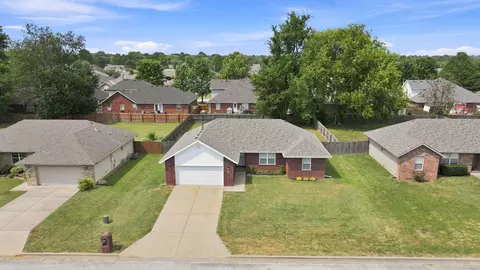 View/Area - 405 E Whitethorn Dr, Republic, MO 65738 photo 2 of 3