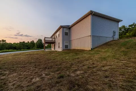 Exterior - 124 E Sunset Cove Ln, Branson, MO 65616 photo 5 of 6