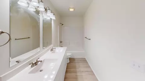 Bath - 124 E Sunset Cove Ln, Branson, MO 65616 photo 1 of 6