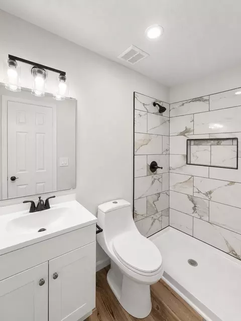 Bath - 953 W Kerr St, Springfield, MO 65803 photo 1 of 3