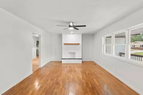 Living - 953 W Kerr St, Springfield, MO 65803 photo 1 of 4