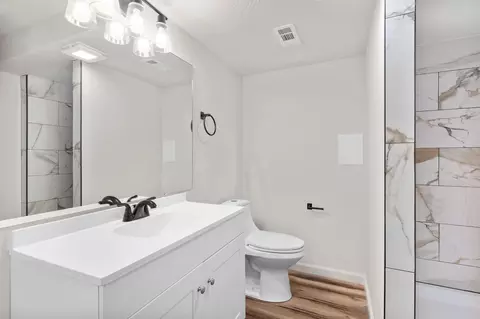 Bath - 953 W Kerr St, Springfield, MO 65803 photo 3 of 3