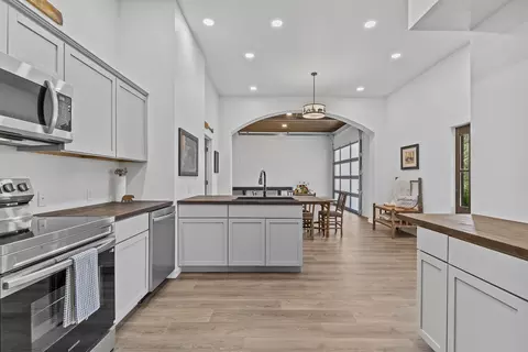 Kitchen - 557 S Deer Run St, Shell Knob, MO 65747 photo 3 of 4