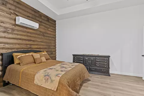 Bedroom - 557 S Deer Run St, Shell Knob, MO 65747 photo 2 of 5