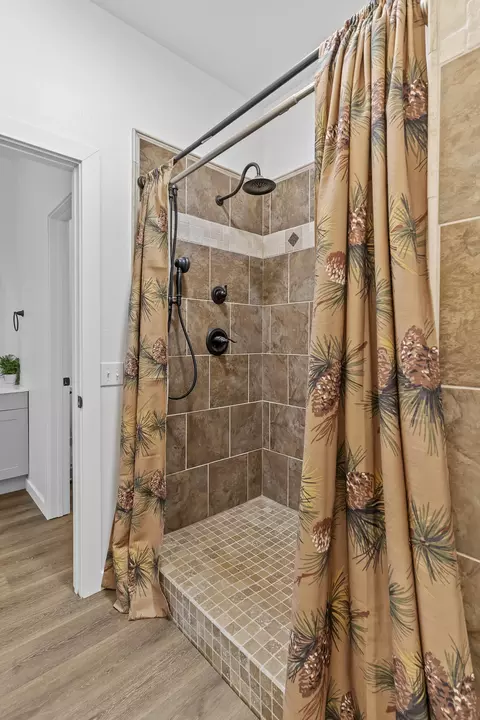 Bath - 557 S Deer Run St, Shell Knob, MO 65747 photo 2 of 2