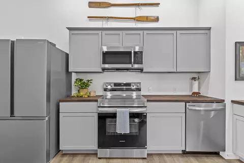 Kitchen - 557 S Deer Run St, Shell Knob, MO 65747 photo 2 of 4