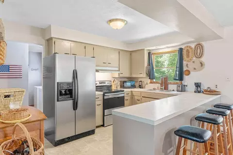 Kitchen - 2648 E Grand St, Springfield, MO 65804 photo 2 of 3