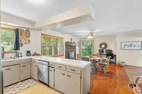 Kitchen - 2648 E Grand St, Springfield, MO 65804 photo 3 of 3